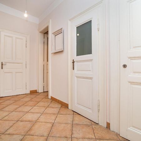 Large And Modern Apartment In The Heart Of براغ المظهر الخارجي الصورة