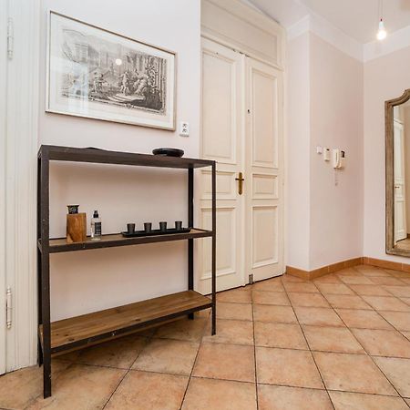 Large And Modern Apartment In The Heart Of براغ المظهر الخارجي الصورة