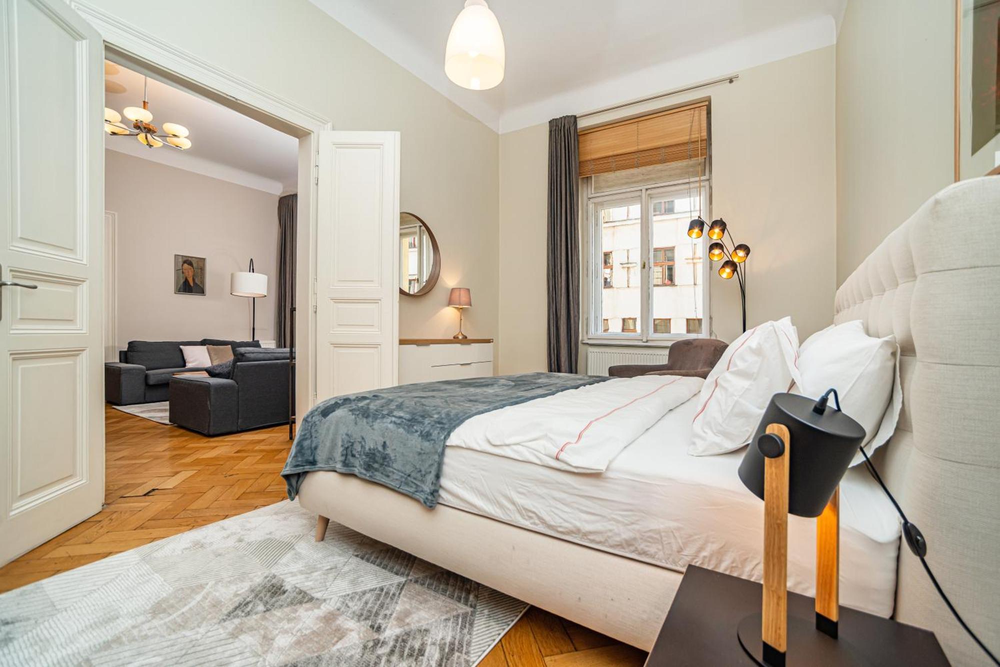Large And Modern Apartment In The Heart Of براغ المظهر الخارجي الصورة