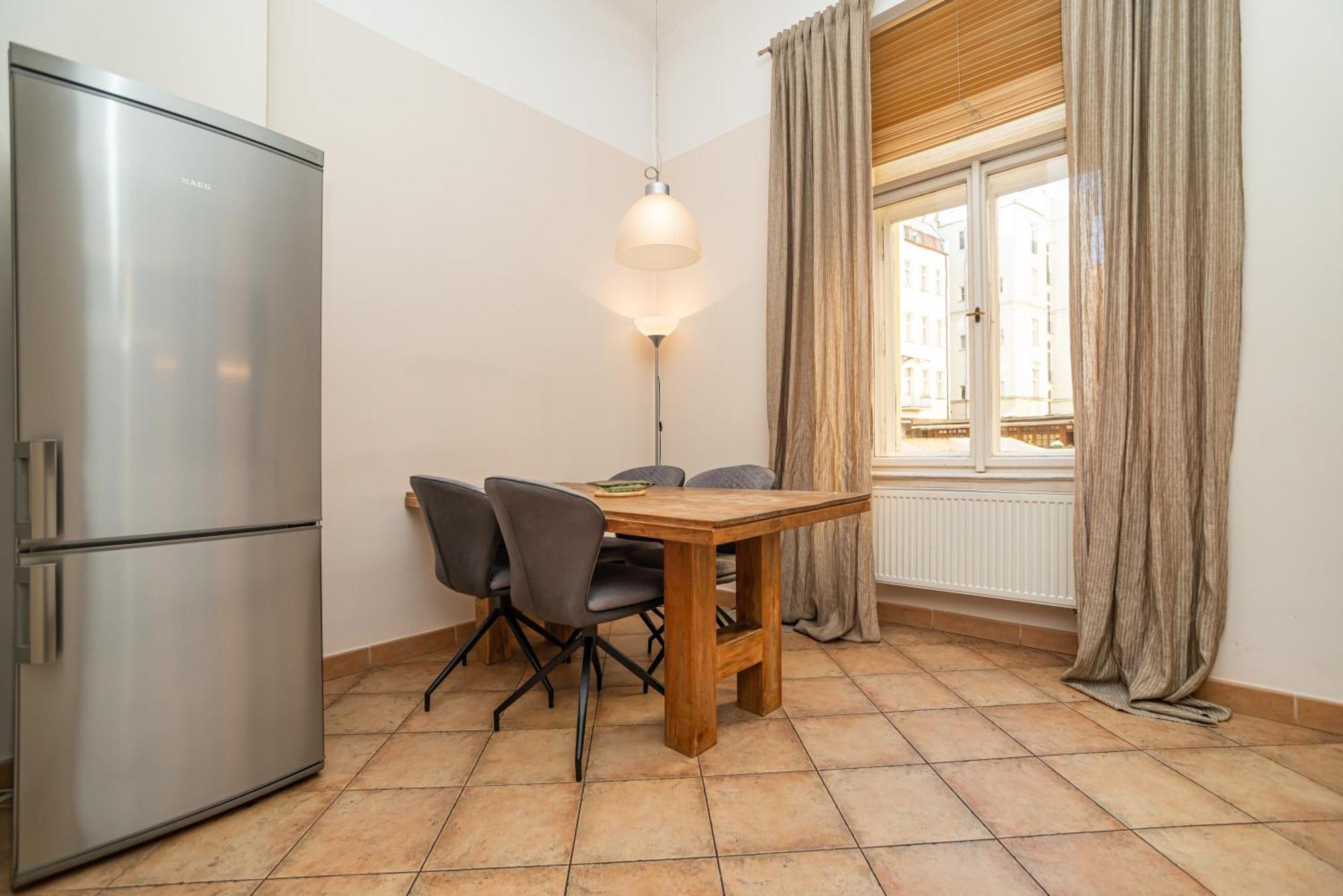 Large And Modern Apartment In The Heart Of براغ المظهر الخارجي الصورة