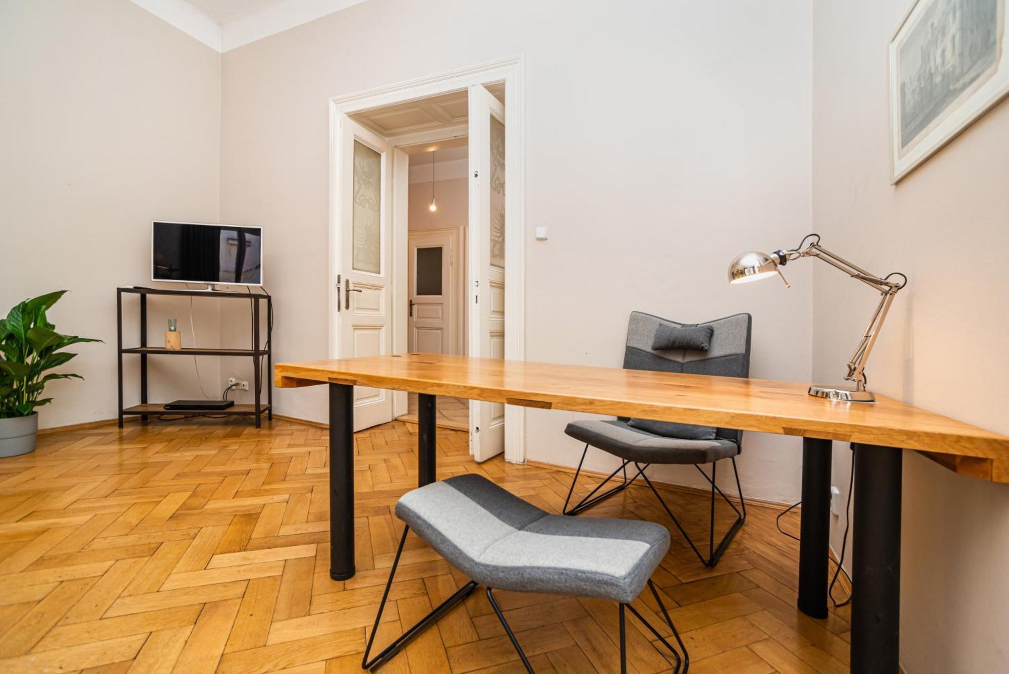 Large And Modern Apartment In The Heart Of براغ المظهر الخارجي الصورة