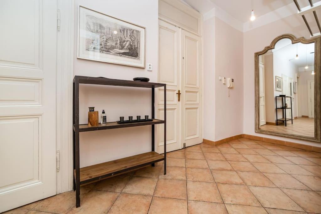 Large And Modern Apartment In The Heart Of براغ المظهر الخارجي الصورة