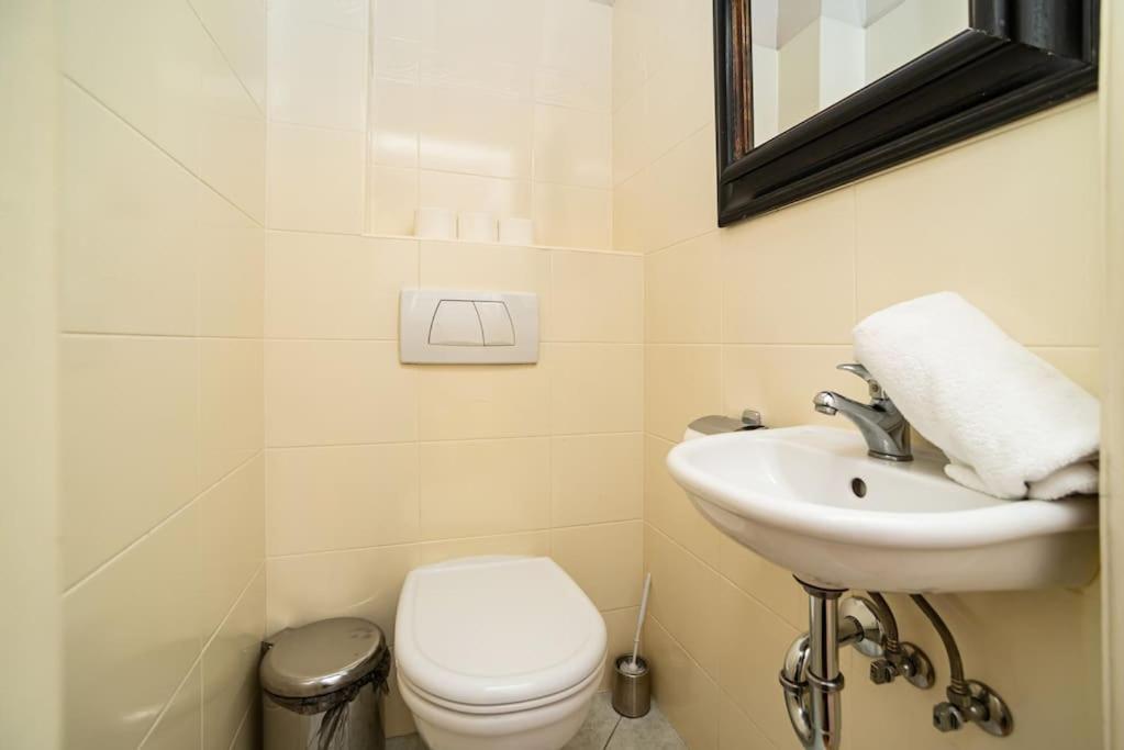 Large And Modern Apartment In The Heart Of براغ المظهر الخارجي الصورة
